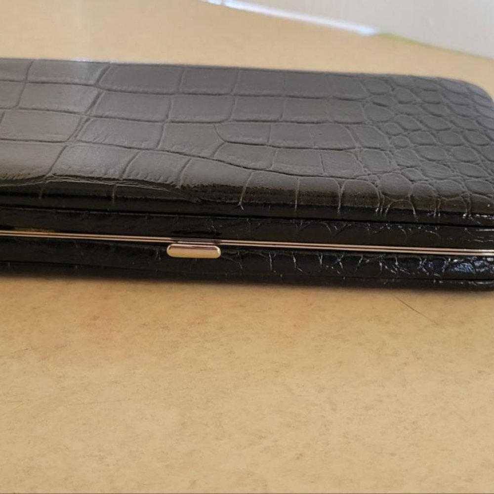 SNAKE SKIN PATTERN CLUTCH